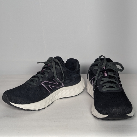 NEW New Balance Womens 520 V8 Running Shoe Sz 7.5 black - Picture 2 of 4